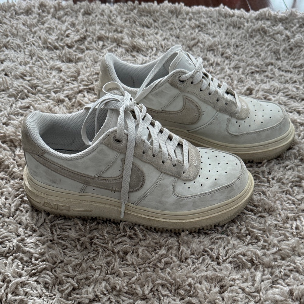 Nike Air Force 1 Luxe